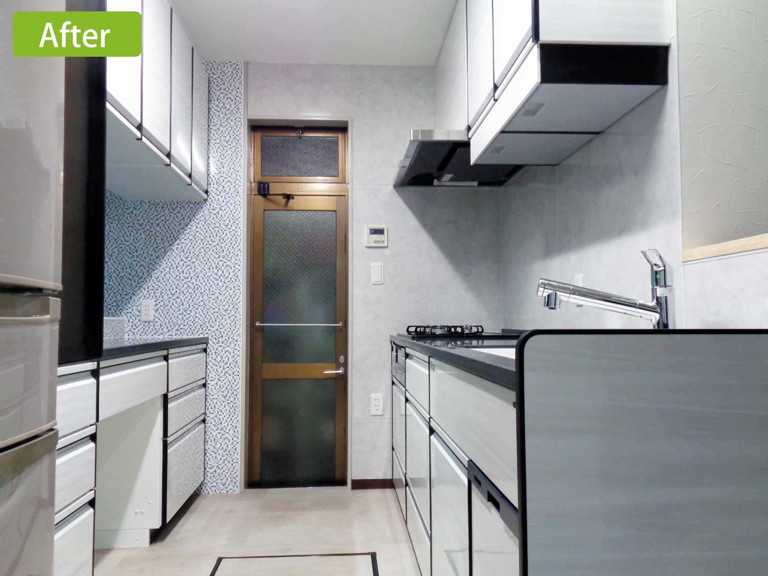 家事動線すっきりなキッチン、こだわりクロスが映える玄関収納のリフォーム（横浜市旭区）